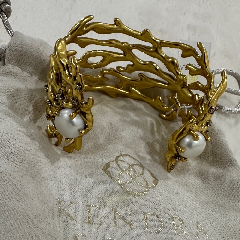 Kendra Scott Gold Bracelet with White Pearls